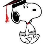 imagen en blanco y negro de Snoopy con la orla de licenciatura
